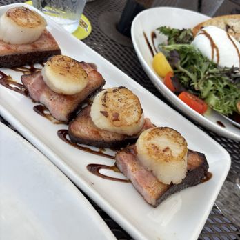 Stonebridge Restaurant - Scallops and bacon were on the menu. It was well cooked both the scallop and bacon though the bacon (pork slice) was a little fatty. - Seafood Near Me - Milford, Connecticut Stonebridge Restaurant - Scallops and bacon were on the menu. It was well cooked both the scallop and bacon though the bacon (pork slice) was a little fatty. - Seafood Near Me - Milford, Connecticut