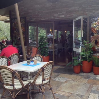 Warran Glen Garden & Cafe - A welcoming entrance... - Cafes Near Me - Warrandyte, VIC