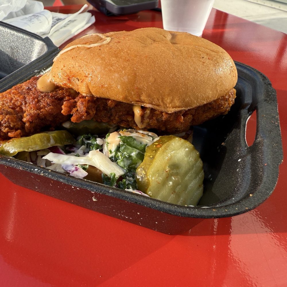 Dave's Hot Chicken - Chicken sandwich - Chicken Shop Near Me - Boynton Beach, Florida