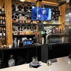 Murrayhill Taphouse - Main bar area