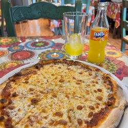 Mamma Rosa - Small cheese pizza.