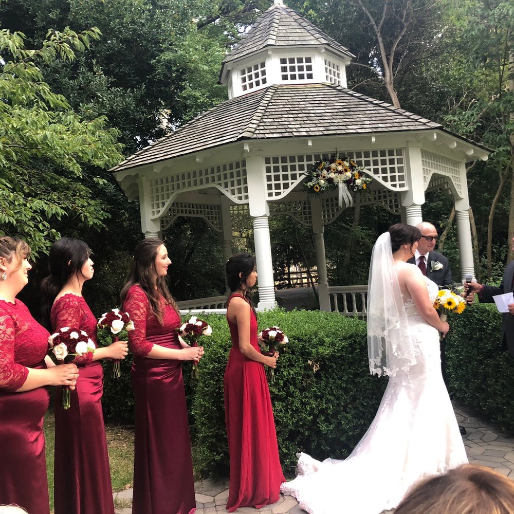 Tom's Flower Stop - Wedding party and decorated gazebo - Florists Near Me - Union City, California Tom's Flower Stop - Wedding party and decorated gazebo - Florists Near Me - Union City, California