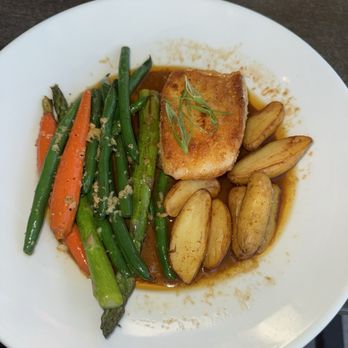 Louie’s on 2nd - Chilean Sea Bass - American Near Me - Long Beach, California