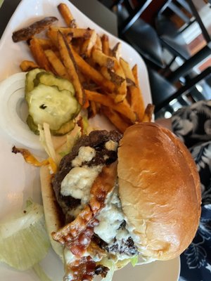 4th Street Bar and Grill by null