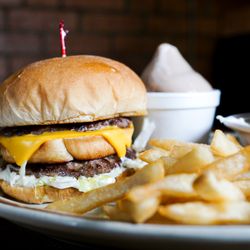 Hall's Commissary - Big Buster Burger Platter