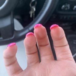 Le's Nails - Bumpy under of nails.