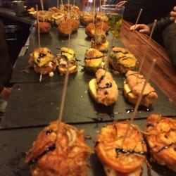 London Cafe - 100 clases de bocadillos y hamburguesas. 15 ańos siendo una de las referencias de la ciudad. Cervecería tipo inglesa