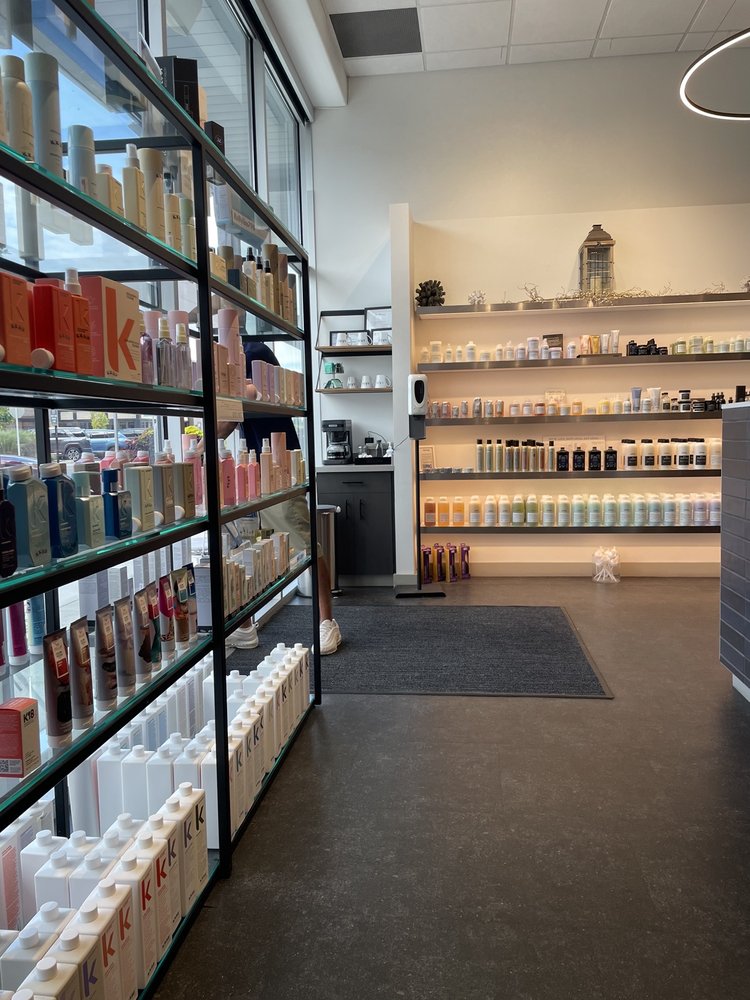 Kiss Kiss Bang Bang Salon