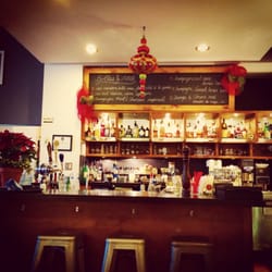 Auguste - Cute bar area (decorated for the Holidays).