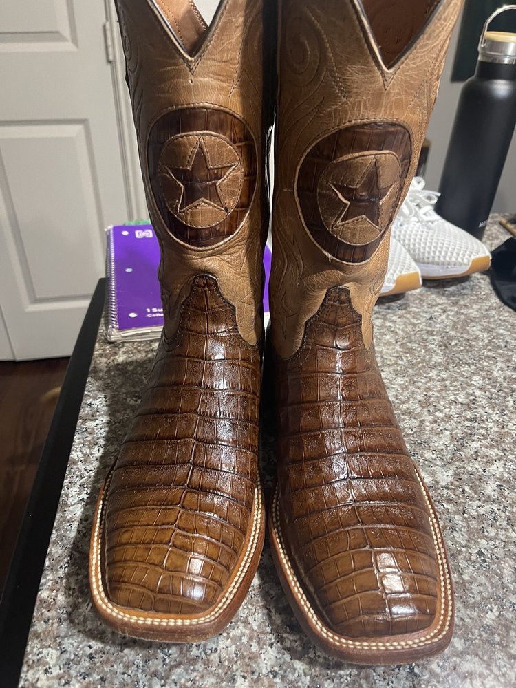 ALEXANDER BOOT AND SHOE SERVICE Updated August 2024 41 Photos & 10 Reviews 9239 S Main St