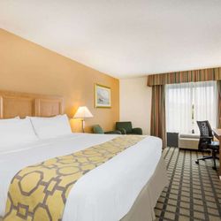 Baymont by Wyndham Kitty Hawk Outer Banks - Guest room
