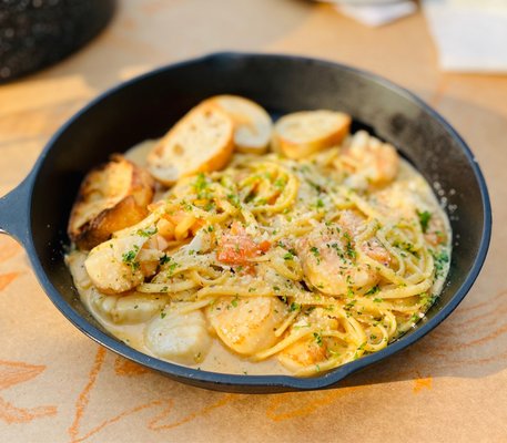 BLU Crabhouse & Raw Bar by null