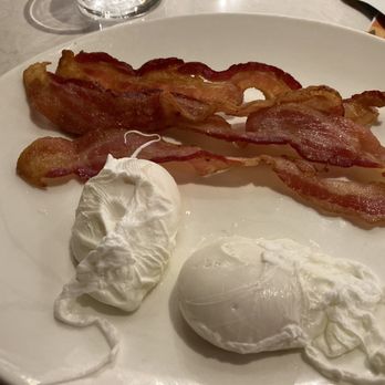 Hamilton Hotel - Poached eggs and bacon sans potatoes and toast - Hotels Near Me - Washington, DC, District of Columbia Hamilton Hotel - Poached eggs and bacon sans potatoes and toast - Hotels Near Me - Washington, DC, District of Columbia