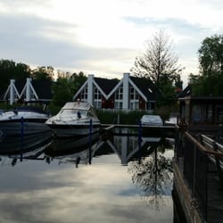 Hafen-Restaurant - Blick von der Terrasse . . .
