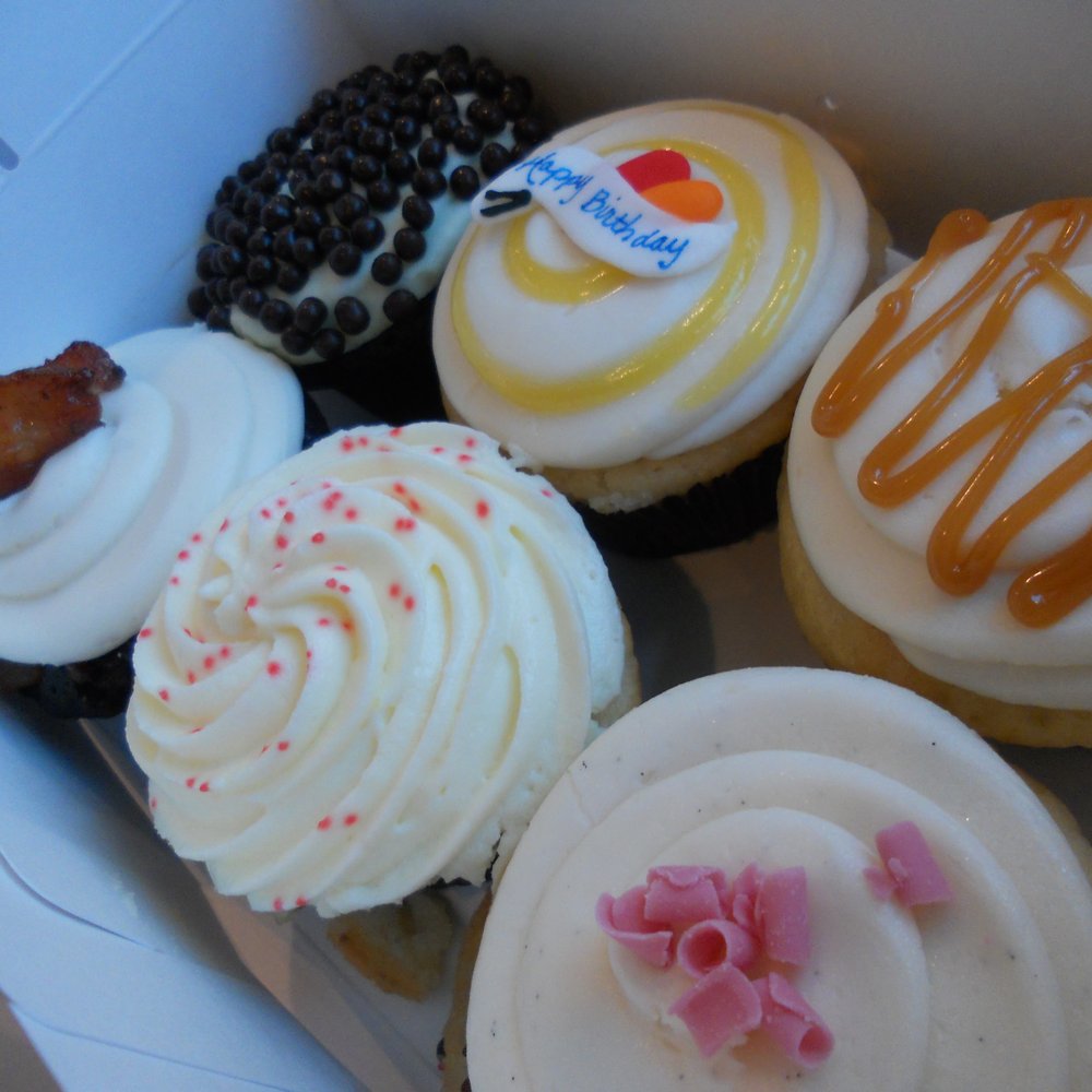 Dots Cupcakes - Chocolate Bacon, Passionfruit, Strawberry Shortcake, Lemondrop, Dulce de Leche - Cupcakes Near Me - Pasadena, California