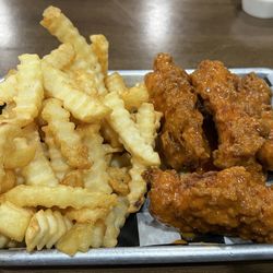 Cow Tippers Burger - Chicken tenders tossed in buffalo sauce