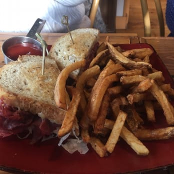 Buddy Lou's Eats Drinks & Antiques - New American Near Me - Hancock, Maryland