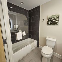 Voco St Augustine - Historic Area - Clean bathroom