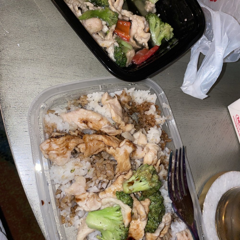 Broccoli chicken and white rice
