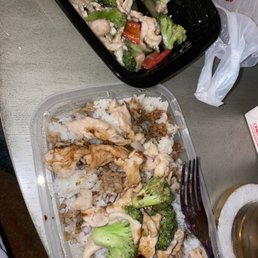 Broccoli chicken and white rice Broccoli chicken and white rice