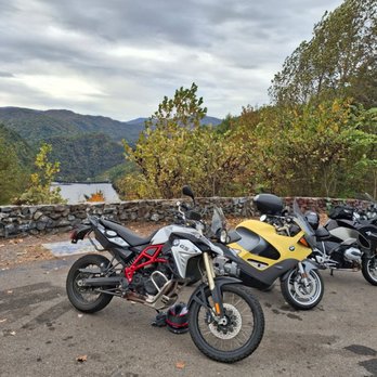 Wolf Creek Rentals - Deals Gap overlook - Motorcycle Rental Near Me - Stecoah, North Carolina Wolf Creek Rentals - Deals Gap overlook - Motorcycle Rental Near Me - Stecoah, North Carolina