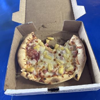 Summit Pizza - Canadian Bacon Pineapple pizza - Pizza Near Me - Garden City, Utah Summit Pizza - Canadian Bacon Pineapple pizza - Pizza Near Me - Garden City, Utah
