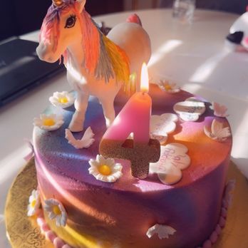 Creative Cakes - 6 Vanilla Cake with Vanilla Buttercream - Bakeries Near Me - Silver Spring, Maryland