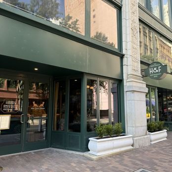 Harry & Fritz - Outside - New American Near Me - Pittsburgh, Pennsylvania
