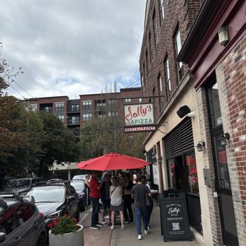 Sally's Apizza - 70 minute wait in line. - Pizza Near Me - New Haven, Connecticut Sally's Apizza - 70 minute wait in line. - Pizza Near Me - New Haven, Connecticut
