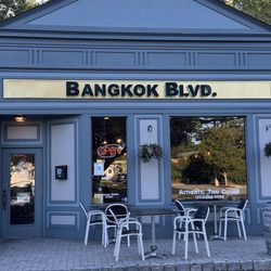 Bangkok Boulevard - Outside
