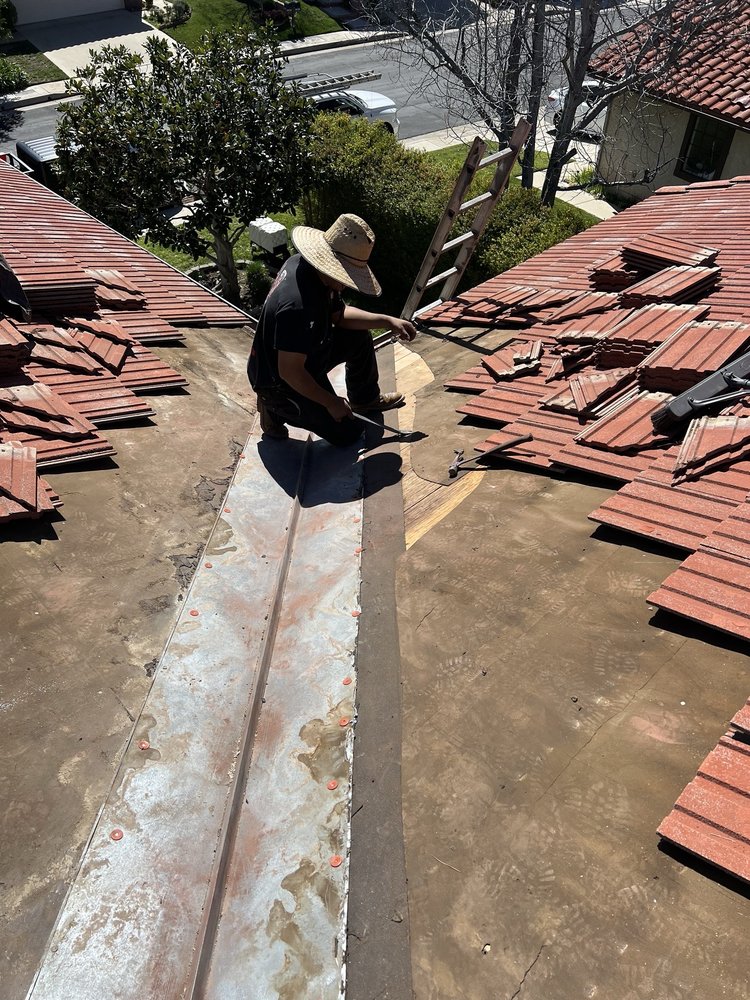 Slide of Jose Cruz's Roofing and Construction