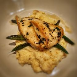 United Polaris Lounge - Chicken entree