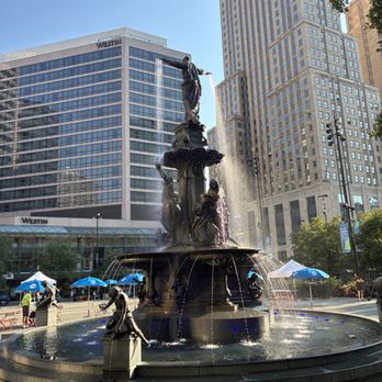 Fountain Square - Davidson Fountain - Music Venues Near Me - Cincinnati, Ohio Fountain Square - Davidson Fountain - Music Venues Near Me - Cincinnati, Ohio