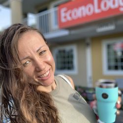 Econo Lodge - in front of the main entrance