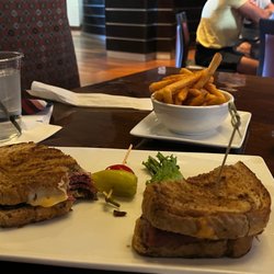 347 Bar And Grill - Corned beef Reuben