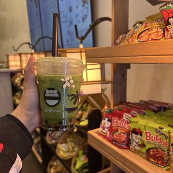Mini Monster Cafe - strawberry matcha with oatmilk and boba - Ice Cream & Frozen Yogurt Near Me - Long Beach, California