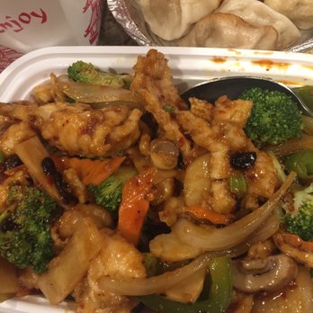 China Star - Hunan chicken loaded with white meat chicken and vegetables. - Chinese Near Me - Wheaton, Illinois