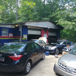 Gantt's Leon Garage - It a small place but let me tell you, don't let that fool you. Big things come on small package. Great place for car repair.