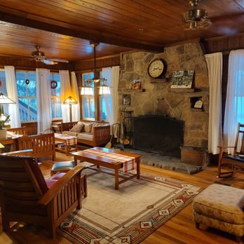 Lake Pointe Inn - Bed & Breakfast Near Me - Mc Henry, Maryland Lake Pointe Inn - Bed & Breakfast Near Me - Mc Henry, Maryland