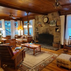 Lake Pointe Inn