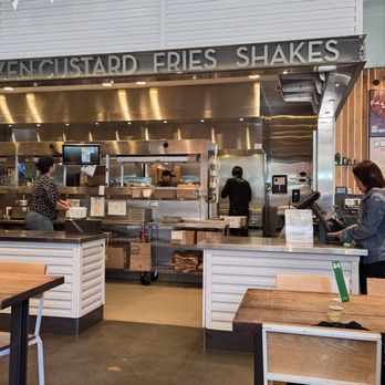 Shake Shack Valley Fair - Fast Food Near Me - Santa Clara, California Shake Shack Valley Fair - Fast Food Near Me - Santa Clara, California