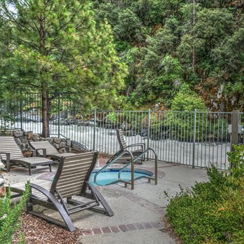 Yosemite View Lodge - river view hot tub - Hotels Near Me - Modesto, California