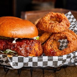 Ed's Tavern - Nashville Chicken Sandwich / Onion Rings