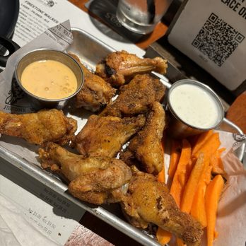 Firestone Walker - Paso Robles - Taproom Buffalo Wings - Breweries Near Me - Paso Robles, California Firestone Walker - Paso Robles - Taproom Buffalo Wings - Breweries Near Me - Paso Robles, California