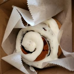 The Peach Cobbler Factory - Cinnamon roll
