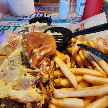 River City Cafe - Horrible cold food - Burgers Near Me - Conway, South Carolina
