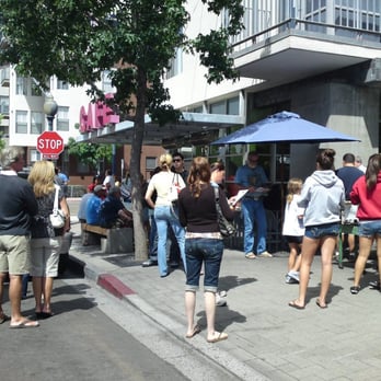 Cafe 222 - The crowd on a Sunday around 11am - Breakfast & Brunch Near Me - San Diego, California