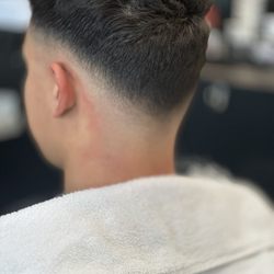 High End Barbershop - Med drop fade