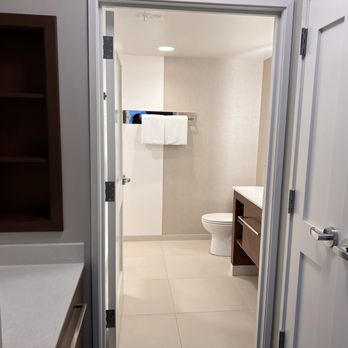 Inn at Bellefield / Hyde Park - Bathroom - Hotels Near Me - Hyde Park, New York