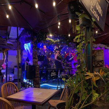 Cuckoo Coconuts Waikiki - Live band - Cocktail Bars Near Me - Honolulu, Hawaii
